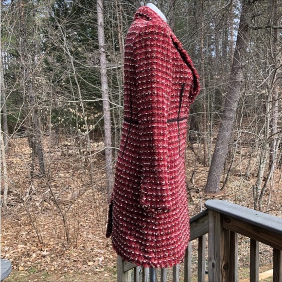 Red lined and shaped long bouclé coat size 6 - Picture 8 of 9